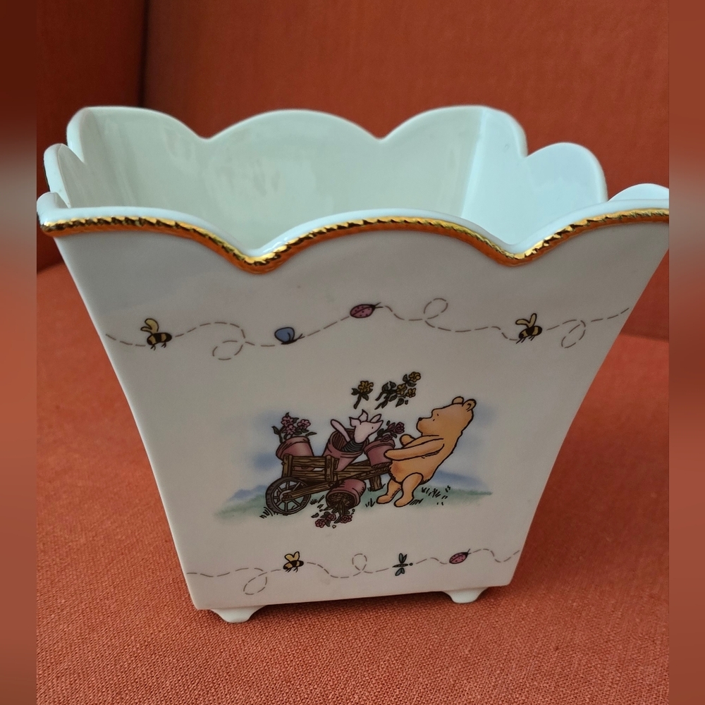 Pooh's Blooming Friendship Cachepot  - Lenox China 2001